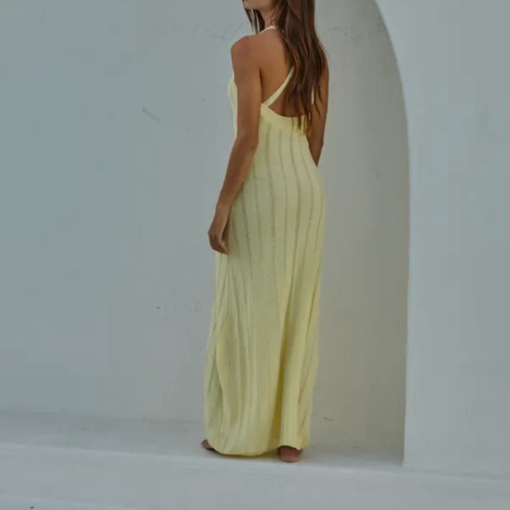 Elegant Yellow Sleeveless Dress - Picture 2 of 2